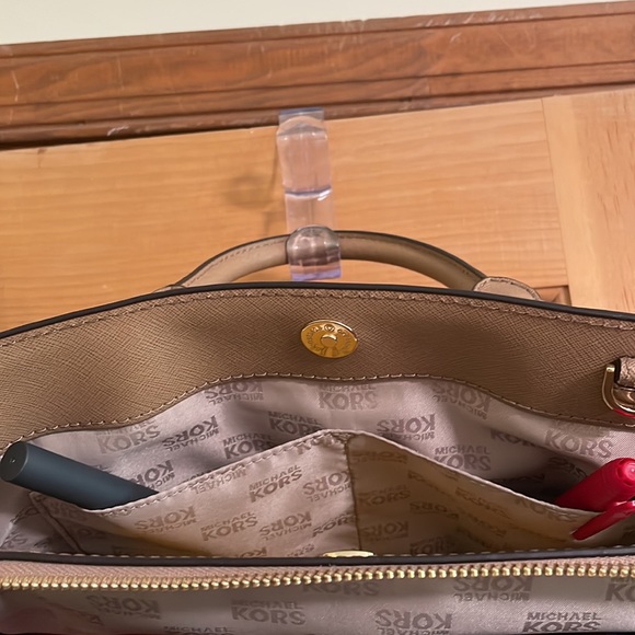 **UNAVAILABLE* **SOLD ELSEWHERE**Michael Kors tan Satchel bag - Picture 7 of 11